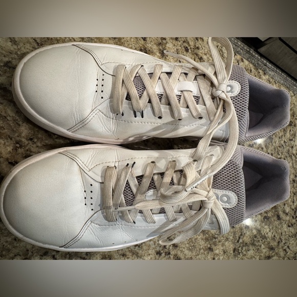 On The Roger Advantage - Picture 4 of 4